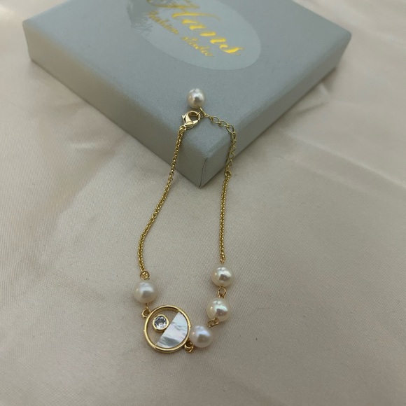 Vintage Brand New silver plated with 18K Gold Pearls Bracelet with gift box set - Picture 4 of 7